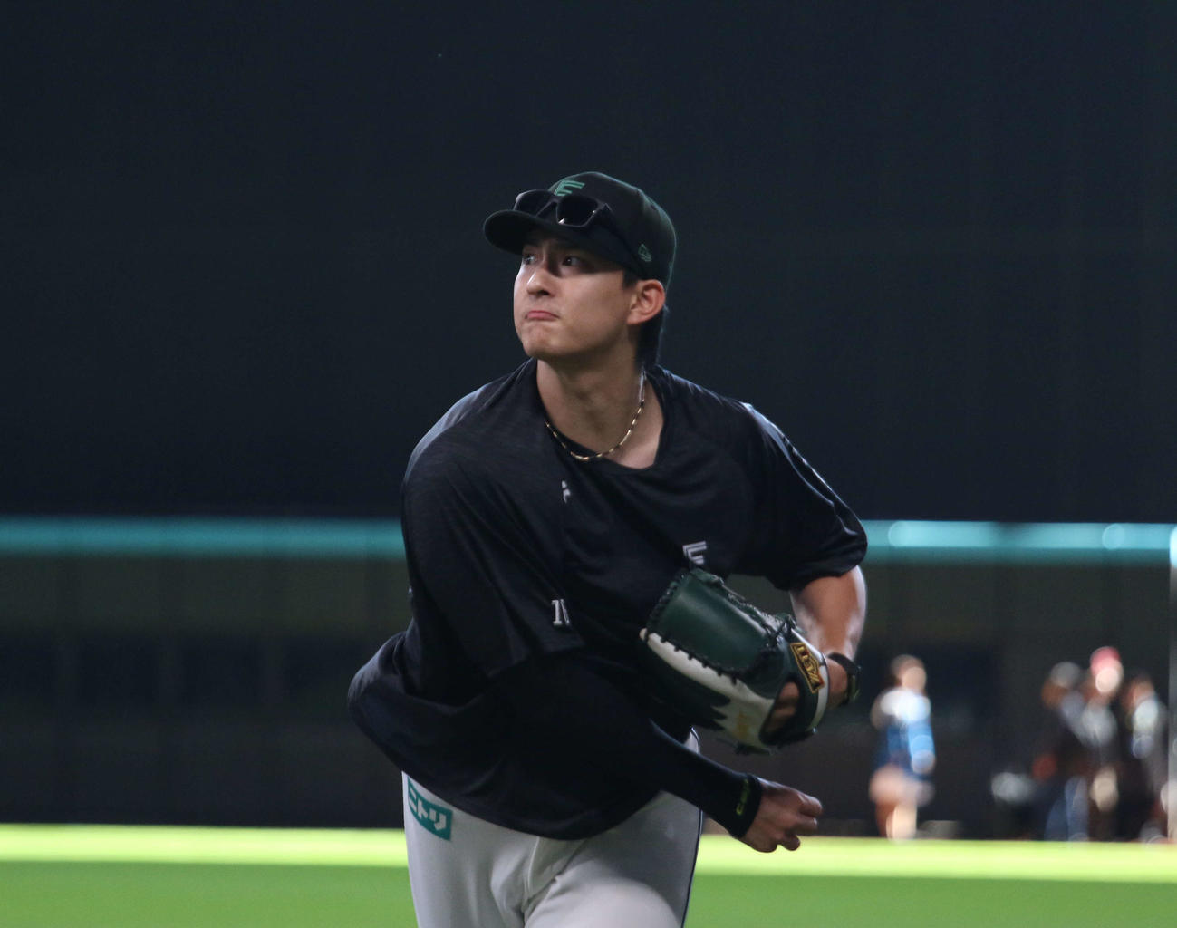 エスコンフィールドで先発投手練習に参加した日本ハム達（撮影・木下大輔）