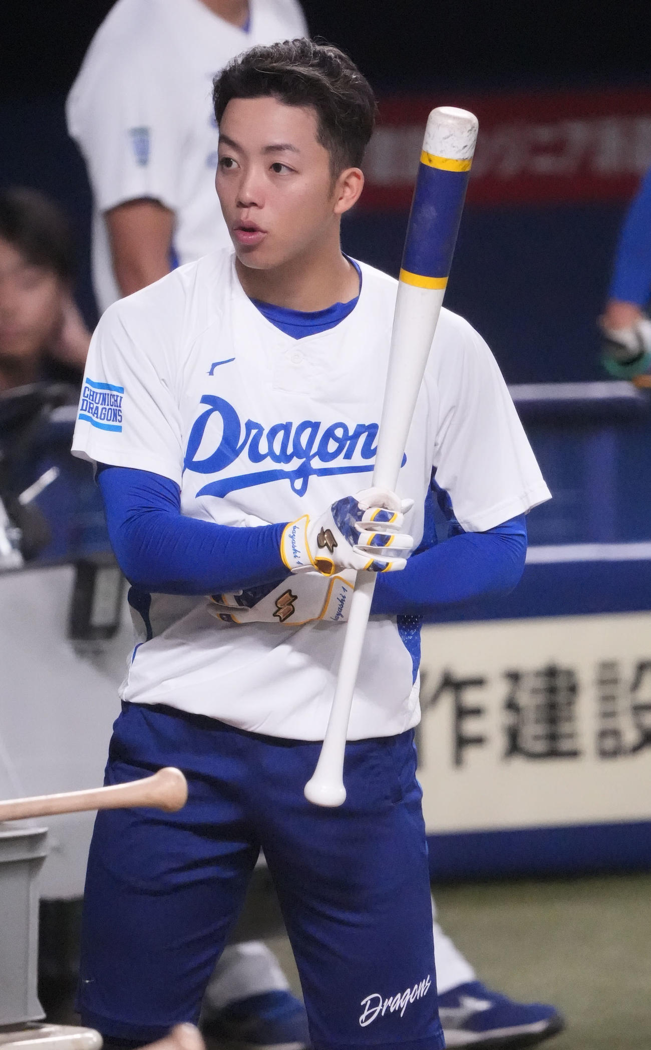 打撃練習をする岡林（撮影・森本幸一）