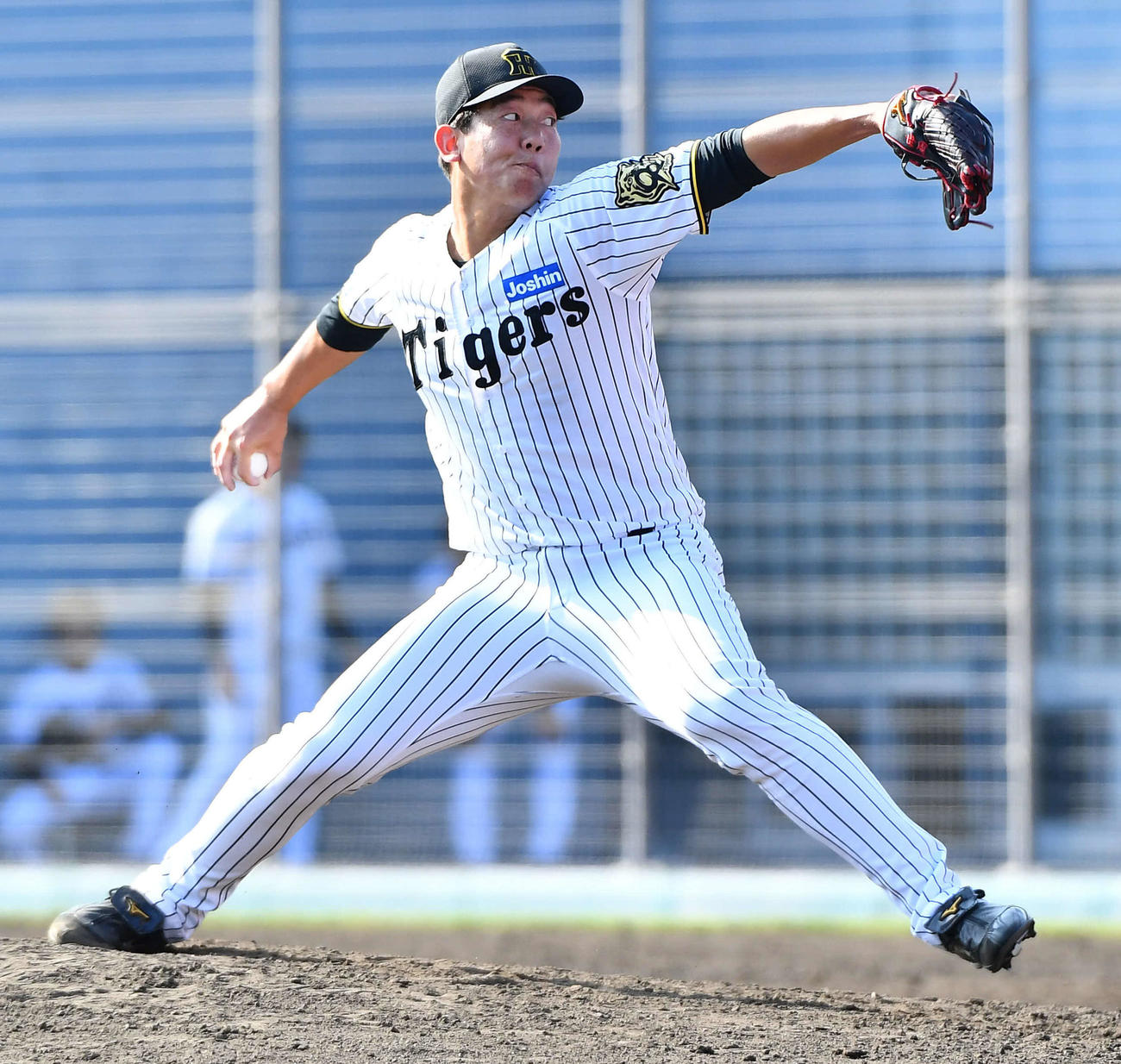 阪神対くふうハヤテ　9回表から登板した、阪神6番手の畠（撮影・岩下翔太）