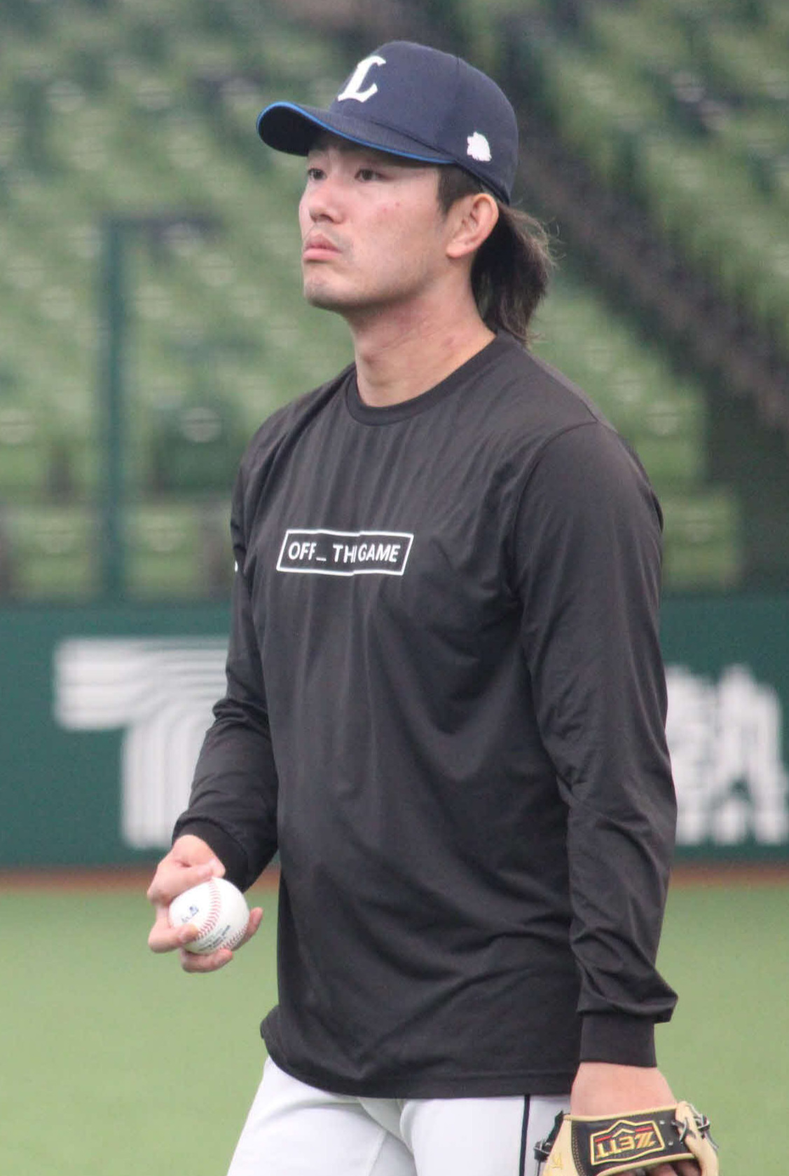 メジャーリーグの公式球でキャッチボールを行う西武今井（撮影・金子真仁）
