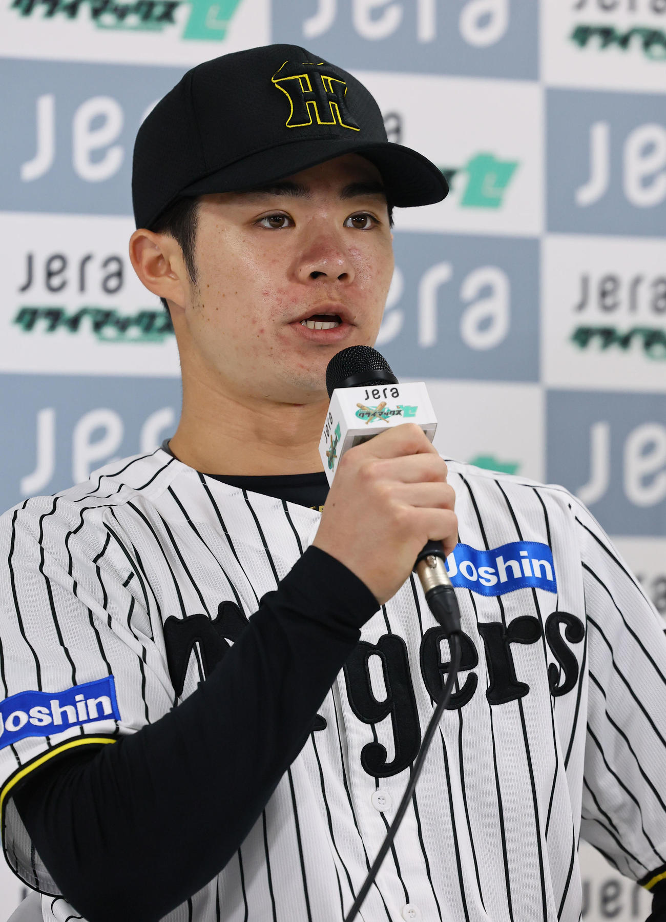 「2025 JERAクライマックスシリーズセ」の開催を前に、記者会見する阪神中野（撮影・藤尾明華）