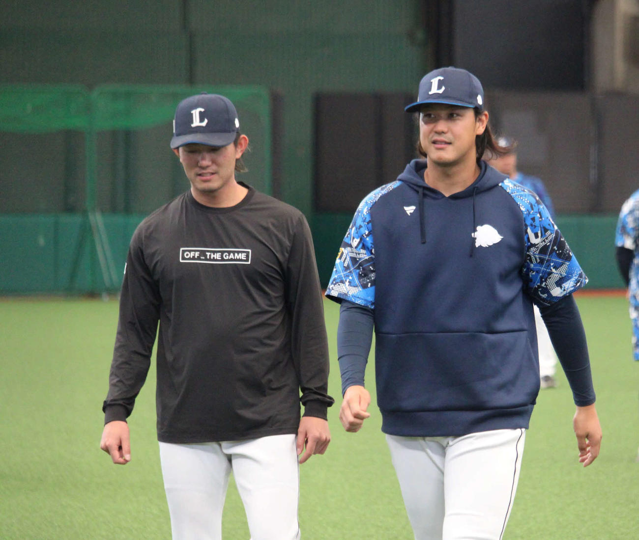 秋季練習に参加する西武高橋（右）と今井（撮影・金子真仁）