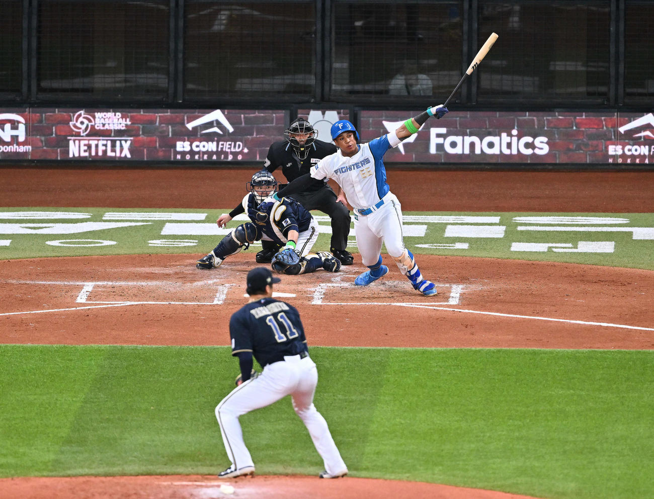 日本ハム対オリックス　2回裏日本ハム1死三塁、万波は先制左前適時打を放つ。投手山下（撮影・滝沢徹郎）