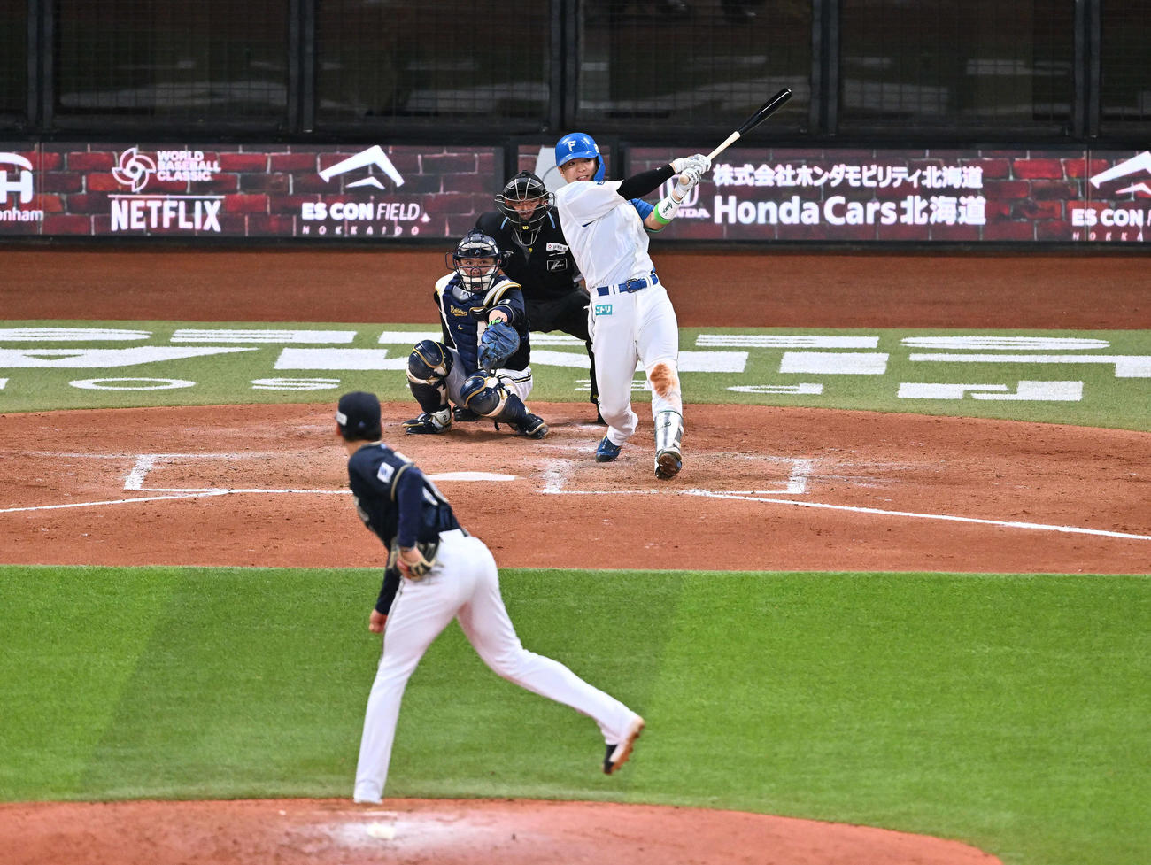 日本ハム対オリックス　4回裏日本ハム2死、郡司は左越えソロ本塁打を放つ。投手山下（撮影・滝沢徹郎）