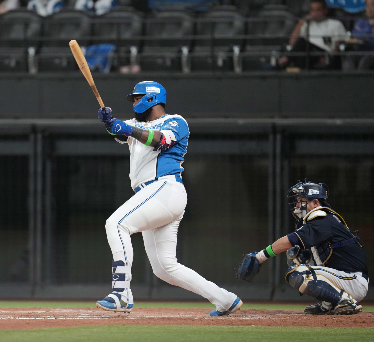日本ハム対オリックス　4回に中前打を放つレイエス（撮影・井上学）