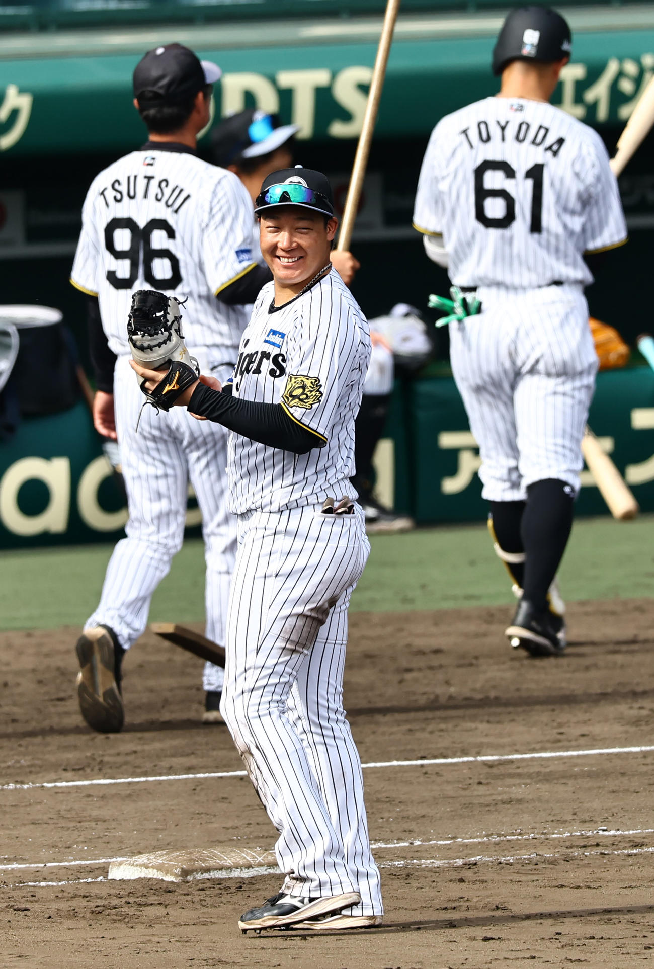 シート打撃を終えた大山は笑顔を見せる（撮影・上田博志）