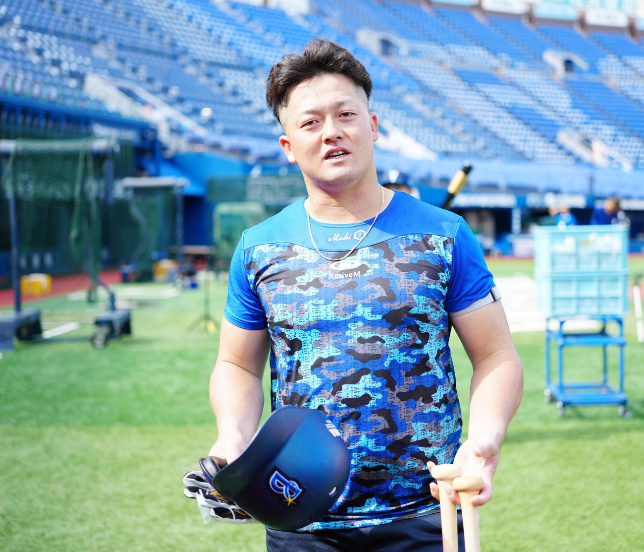 DeNA対巨人　試合前練習に臨むDeNA牧（撮影・江口和貴）