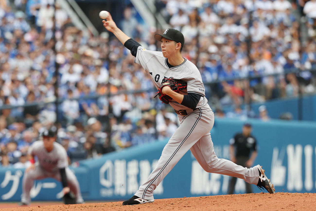 DeNA対巨人　巨人先発の戸郷（撮影・宮地輝）