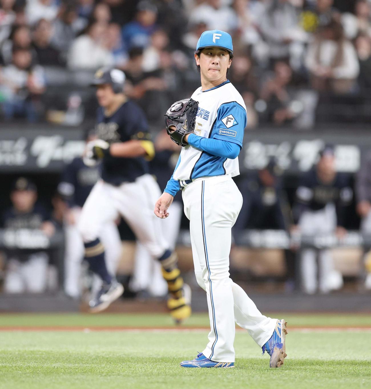 日本ハム対オリックス　2回表オリックス無死、杉本に左越え本塁打を浴びる北山（撮影・黒川智章）