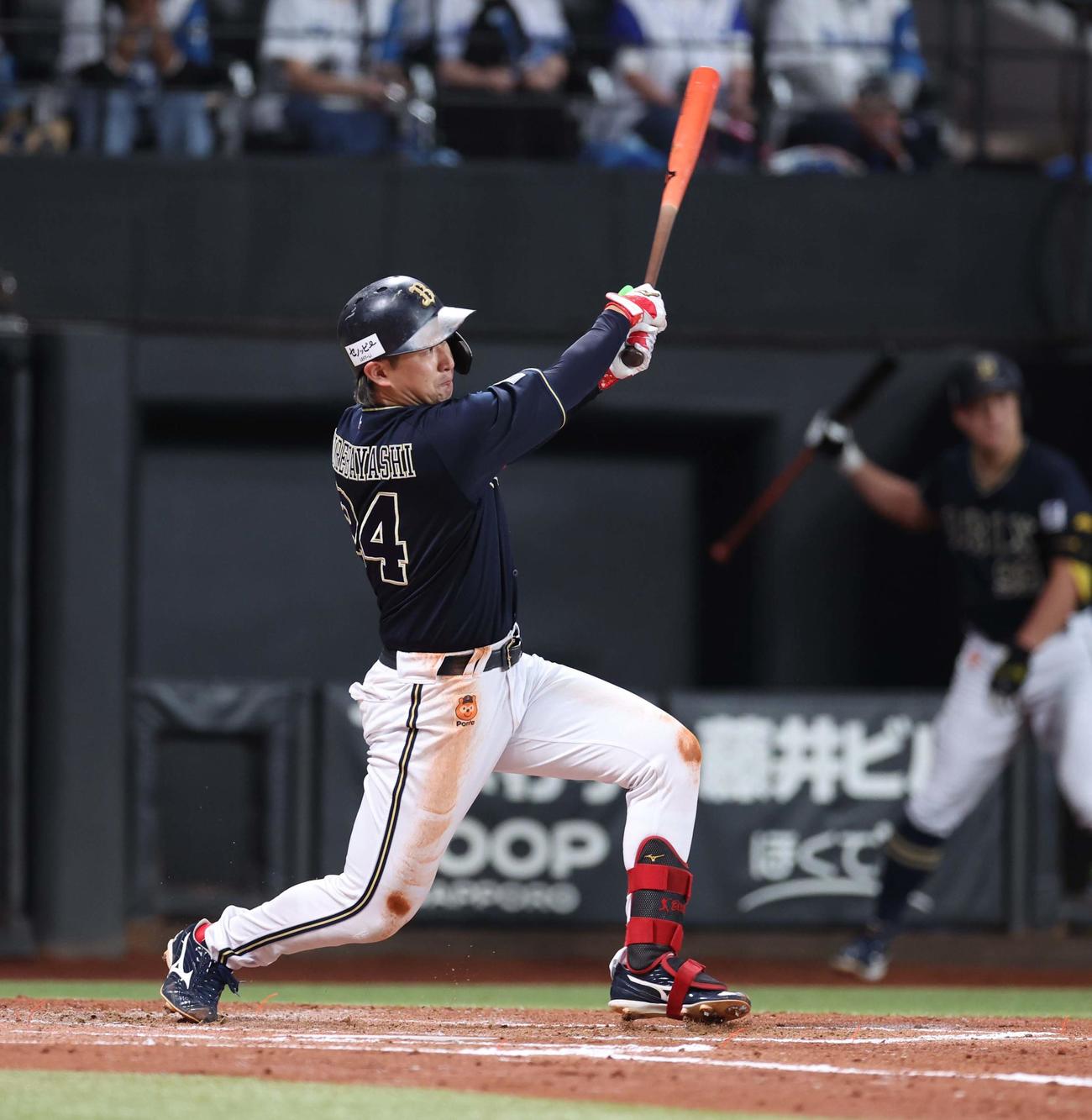 日本ハム対オリックス　3回表オリックス2死一、三塁、左越え3点本塁打を放つ紅林（撮影・黒川智章）