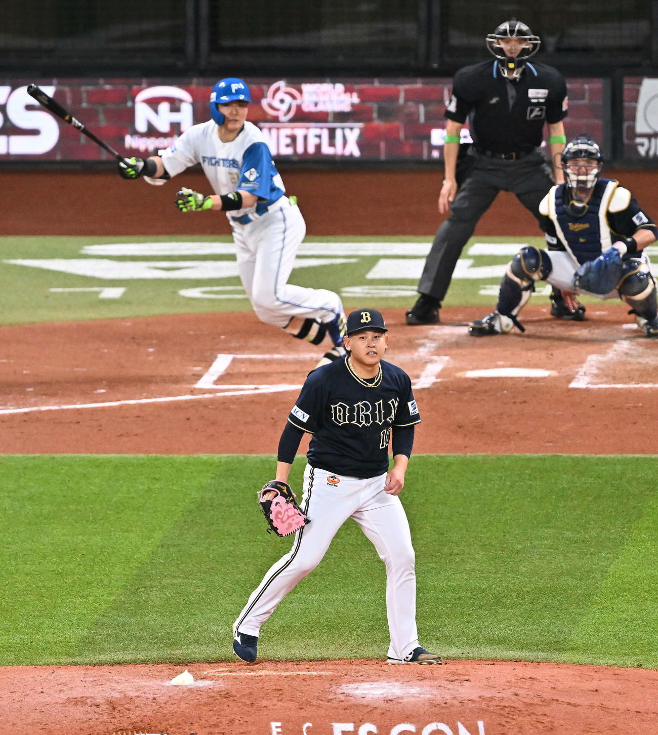 日本ハム対オリックス　3回裏日本ハム1死一、二塁、清宮幸に2点適時三塁打を許す宮城（撮影・滝沢徹郎）