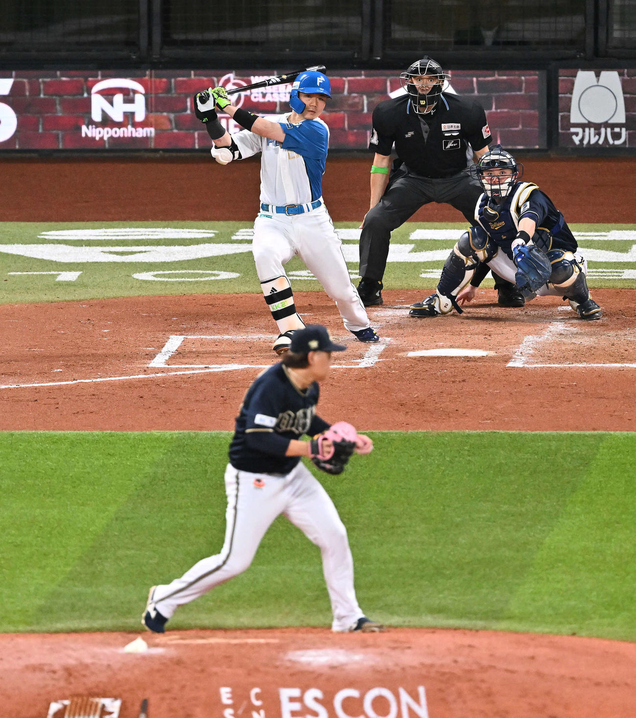日本ハム対オリックス　3回裏日本ハム1死一、二塁、清宮幸は2点適時三塁打を放つ。投手宮城（撮影・滝沢徹郎）