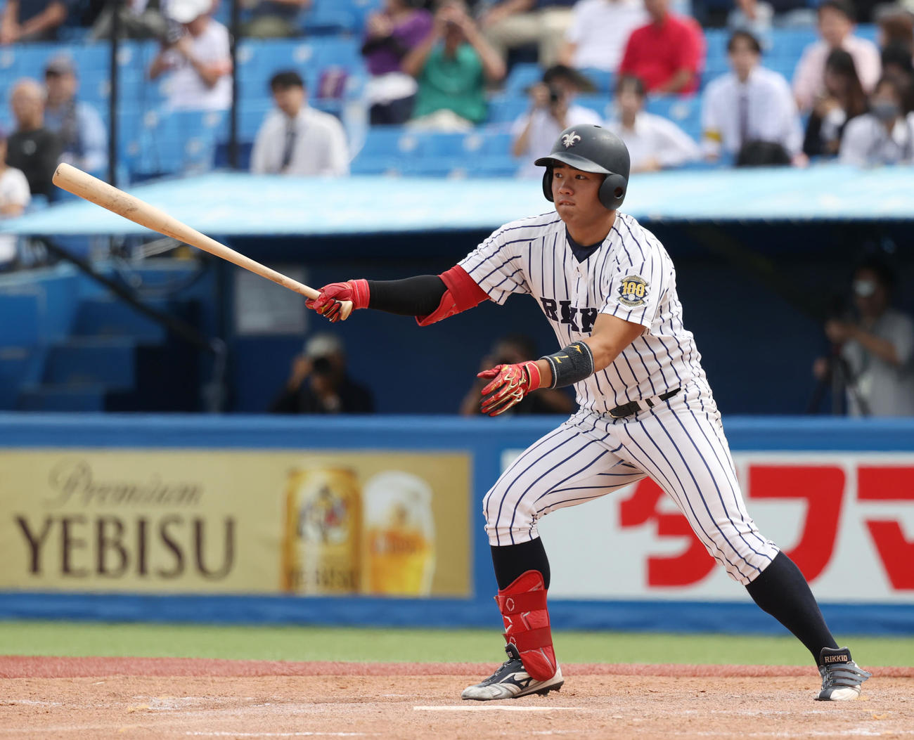 東大対立大　4回裏立大1死三塁、山形は左前に適時打を放つ（撮影・柴田隆二）