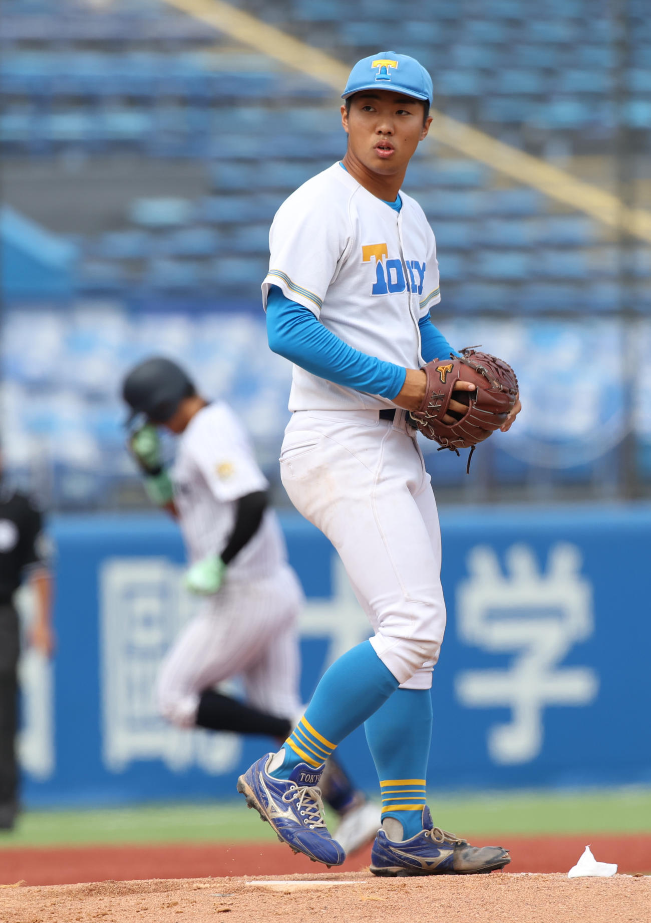 東大対立大　1回裏立大1死一塁、鈴木唯に左越えに本塁打を浴びた東大・松本慎（撮影・柴田隆二）