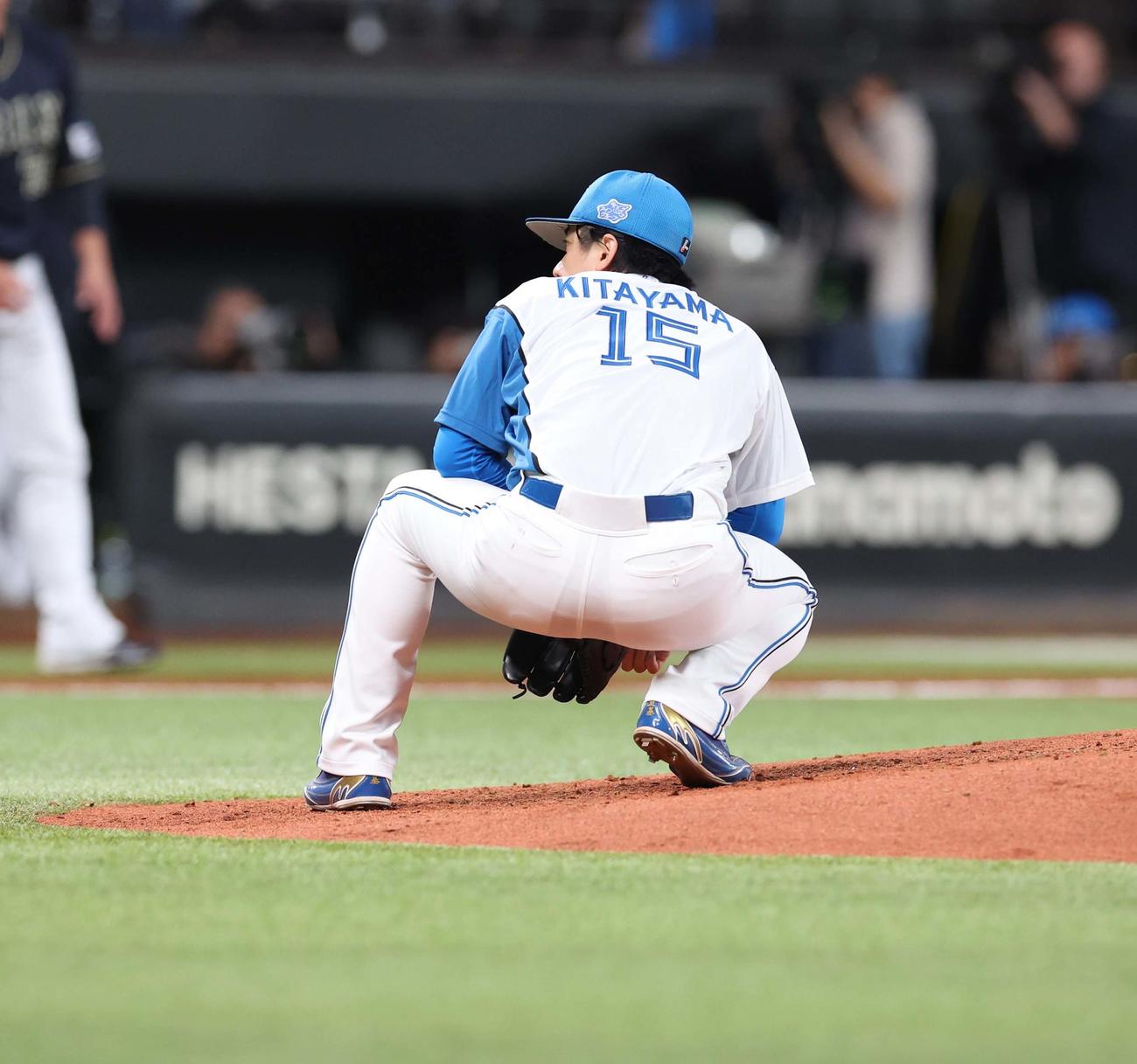 日本ハム対オリックス　3回表オリックス2死一、三塁、紅林に左越え3点本塁打を浴びる北山（撮影・黒川智章）