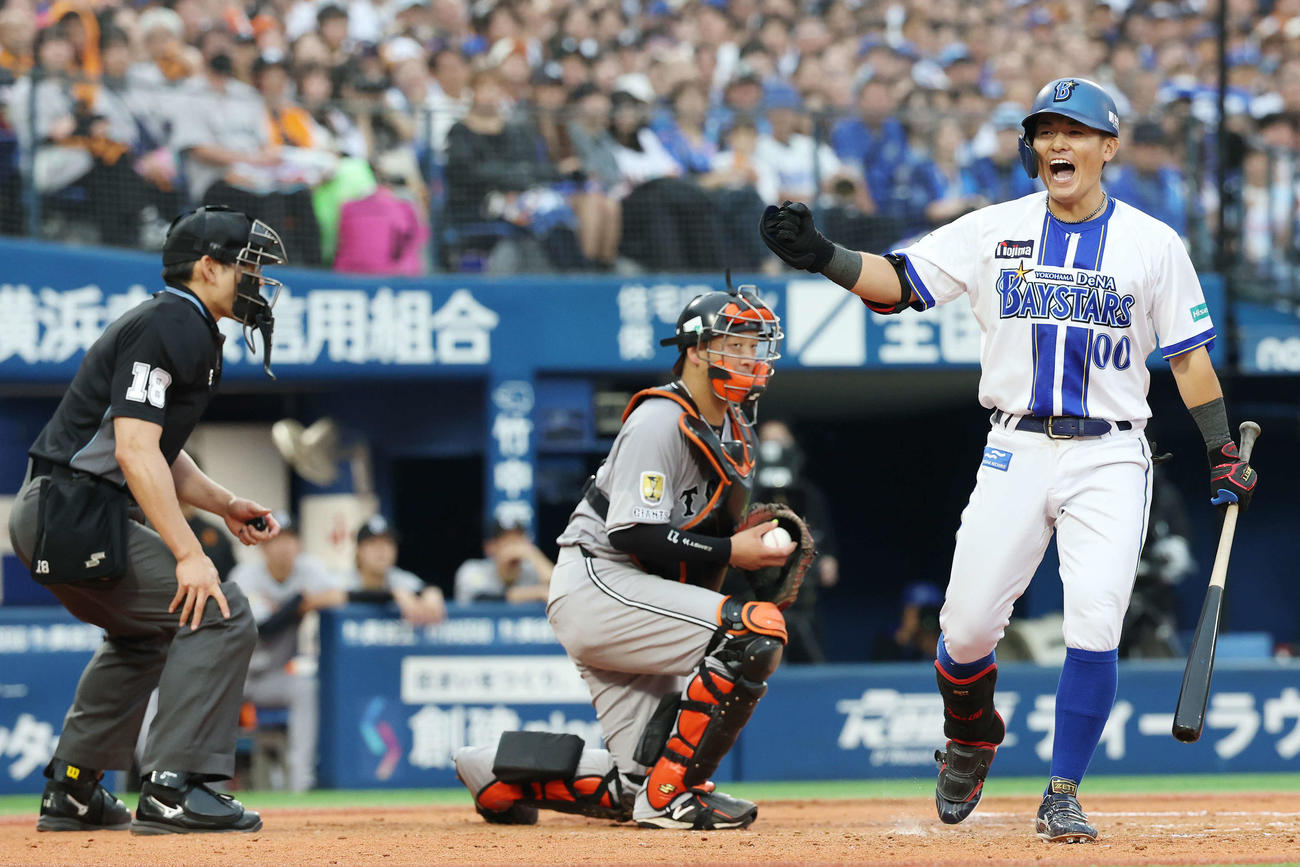 DeNA対巨人　7回裏DeNA1死、18球粘り四球を選ぶ林（撮影・宮地輝）