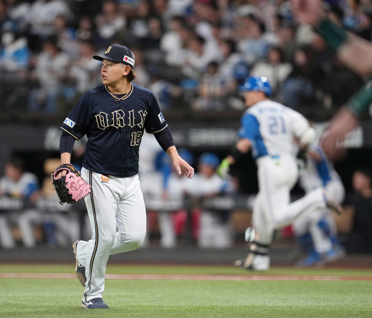 日本ハム対オリックス　3回裏日本ハム1死一、二塁、清宮幸に2点適時三塁打を浴びる宮城（撮影・井上学）