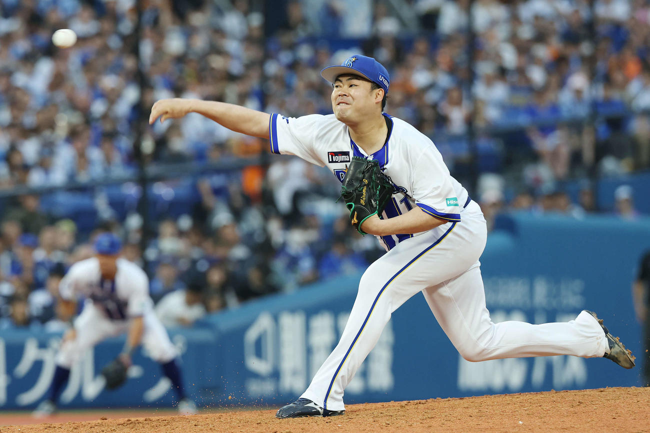 DeNA対巨人　DeNA4番手の伊勢（撮影・宮地輝）