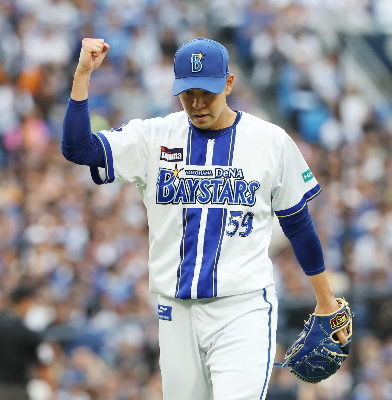 DeNA対巨人　7回表を3者凡退に抑えガッツポーズするDeNA平良（撮影・宮地輝）