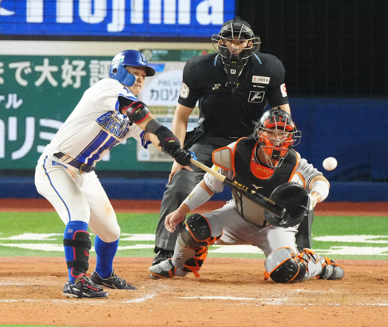 DeNA対巨人　11回裏DeNA2死二塁、適時打を放つ林（撮影・江口和貴）