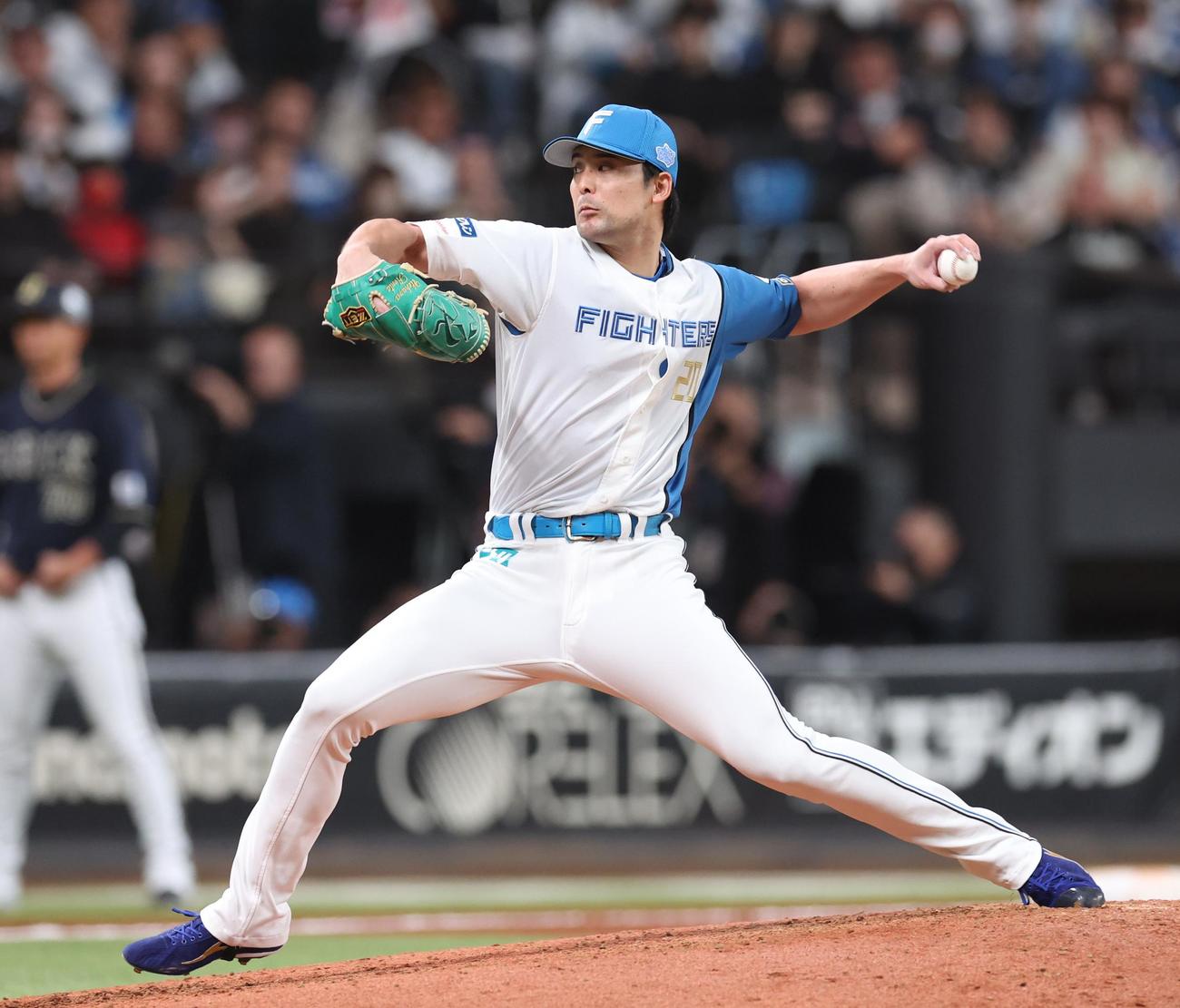 日本ハム対オリックス　7回に登板の上原（撮影・黒川智章）