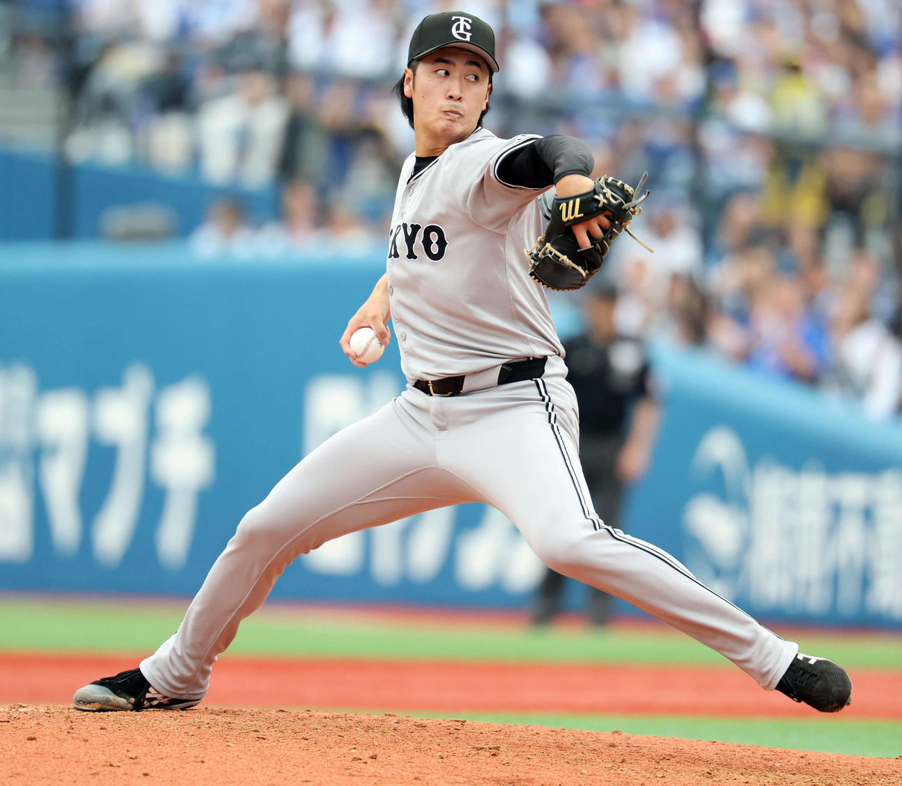 DeNA対巨人　4回裏DeNAの攻撃で登板した西舘（撮影・浅見桂子）