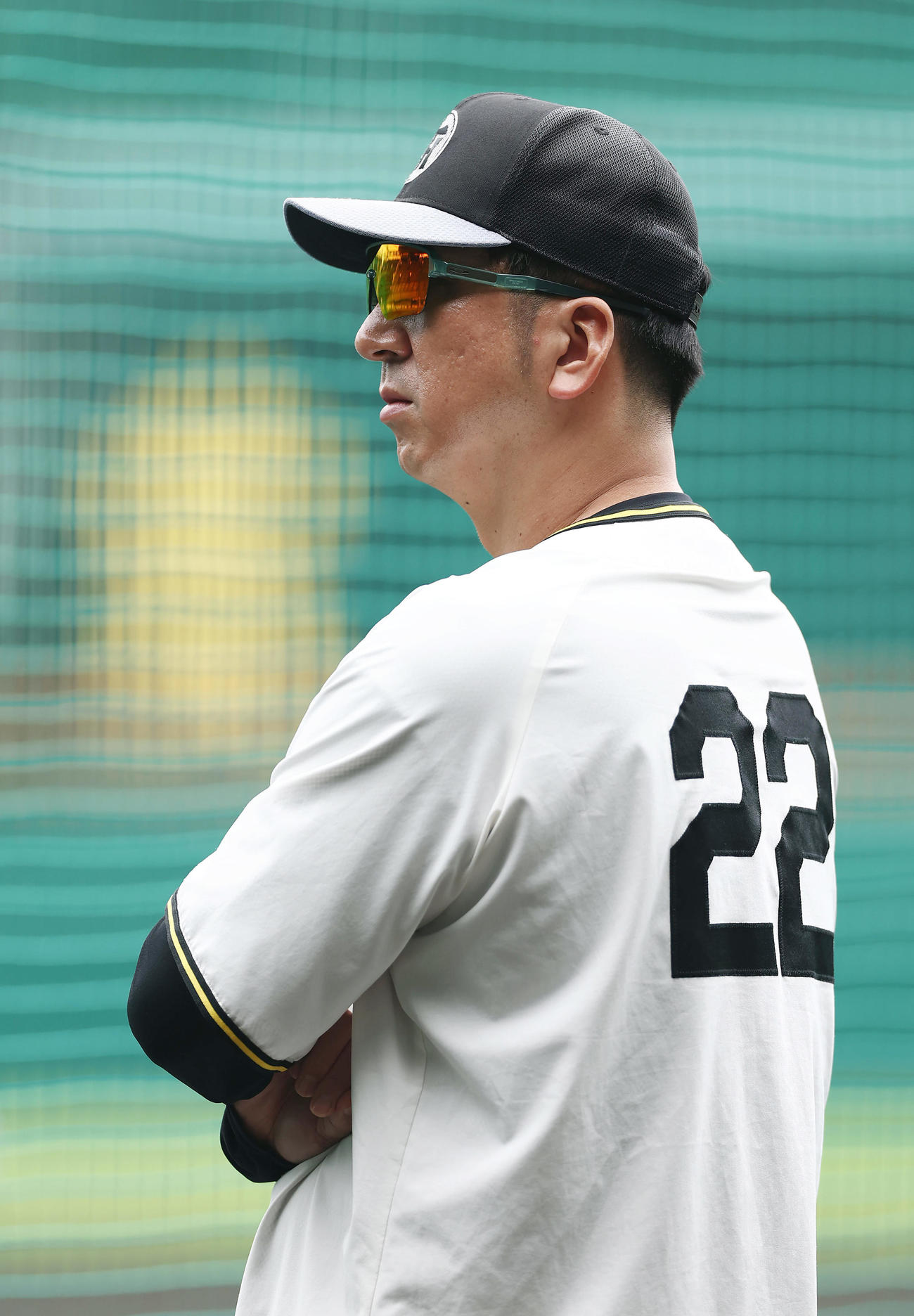 練習を見守る阪神藤川監督（撮影・前田充）