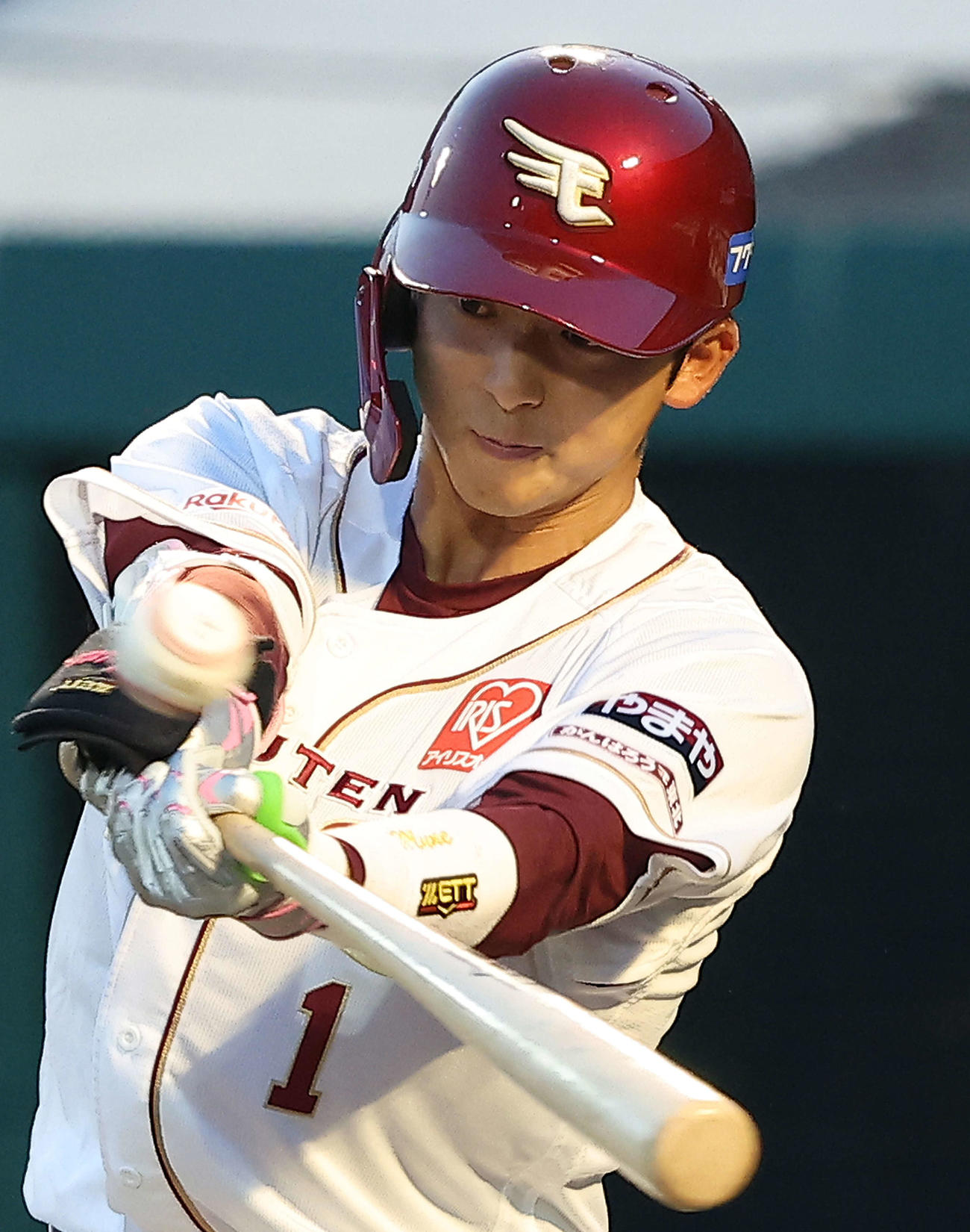 4月、ロッテ戦で左前打を放つ楽天宗山
