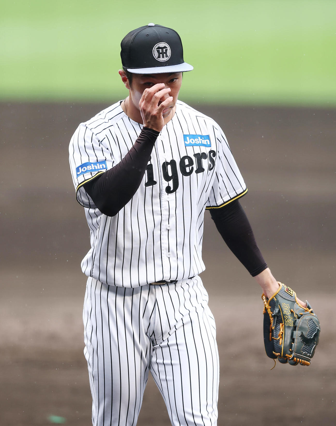 シート打撃でヘルナンデスに適時二塁打を許した阪神石井（撮影・前田充）