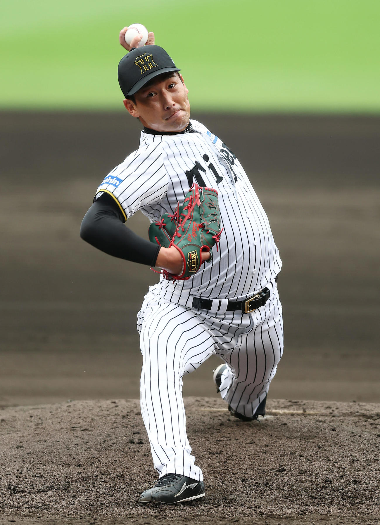 シート打撃に登板する阪神岩崎（撮影・前田充）