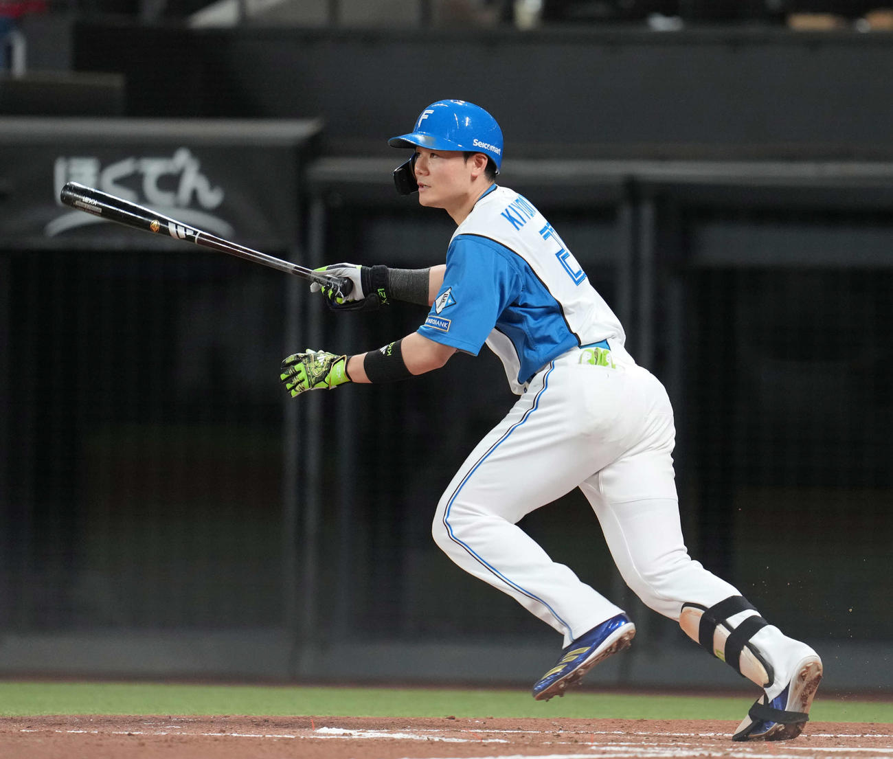 日本ハム対オリックス　3回裏日本ハム1死一、二塁、2点適時三塁打を放つ清宮幸（撮影・井上学）