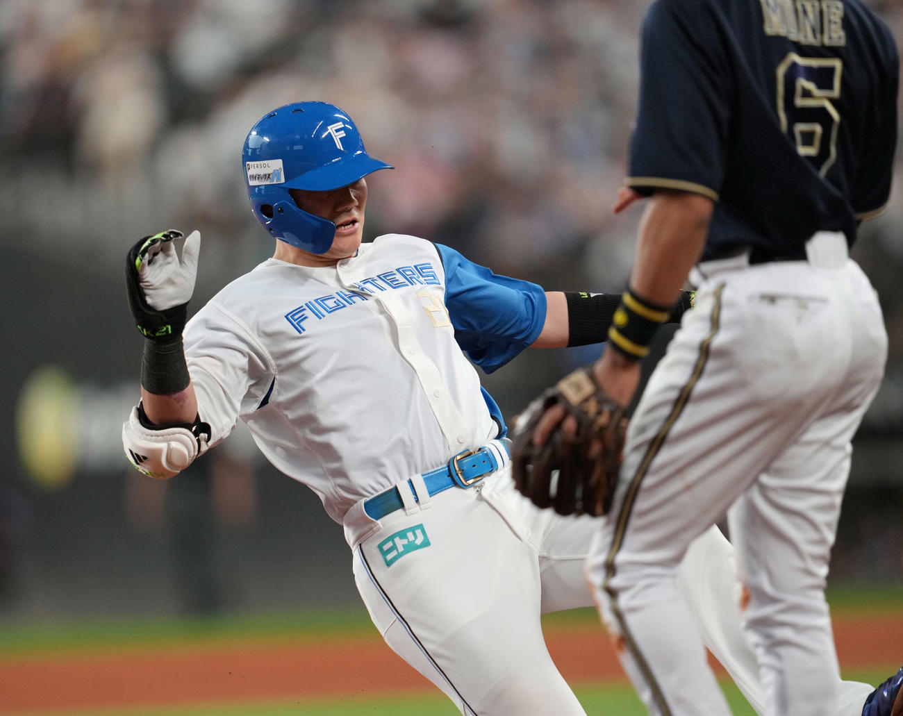 日本ハム対オリックス　3回裏日本ハム1死一、二塁、2点適時三塁打を放つ清宮幸（撮影・井上学）