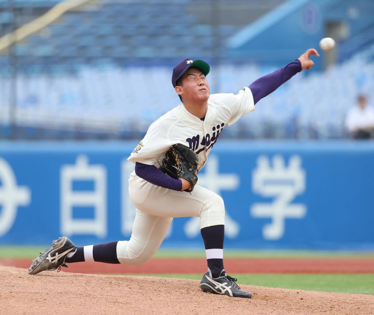明大対法大　6回から登板した明大・山口（撮影・柴田隆二）