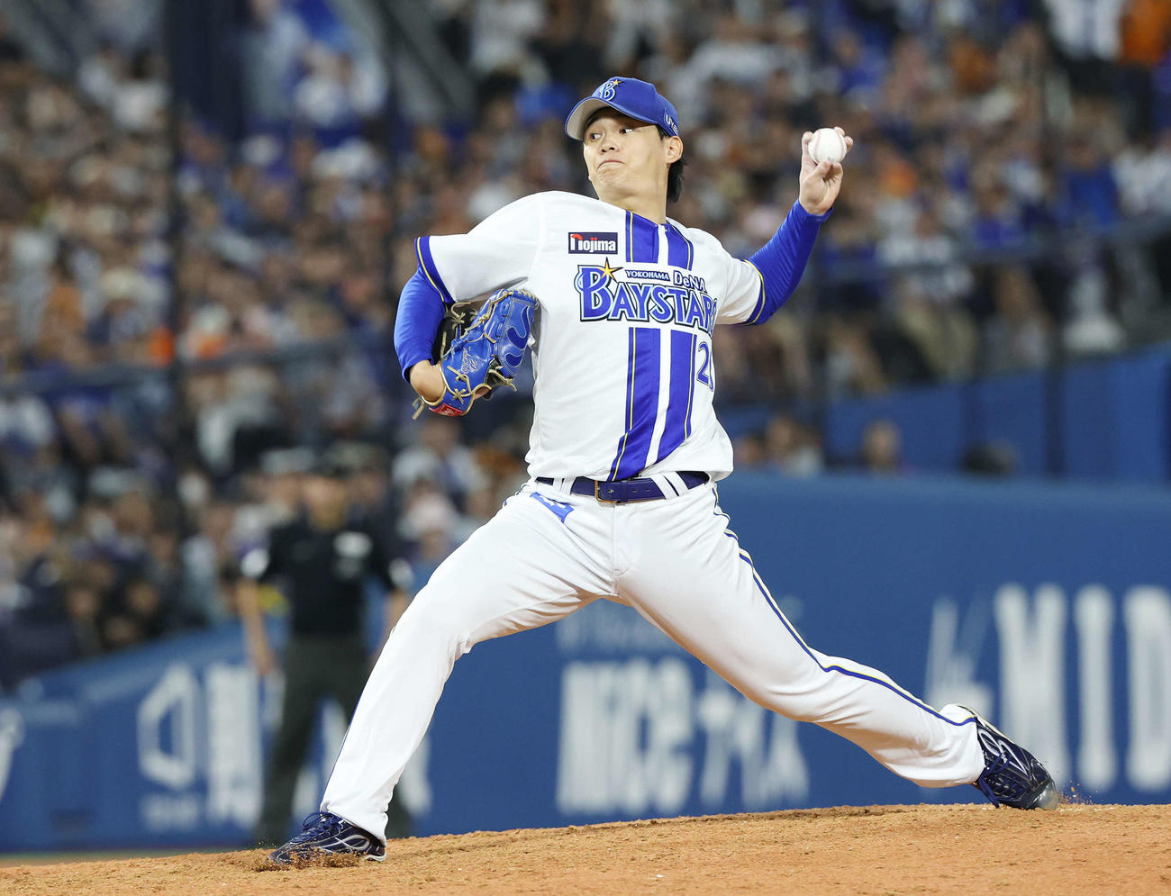 DeNA対巨人　DeNA7番手の坂本（撮影・宮地輝）