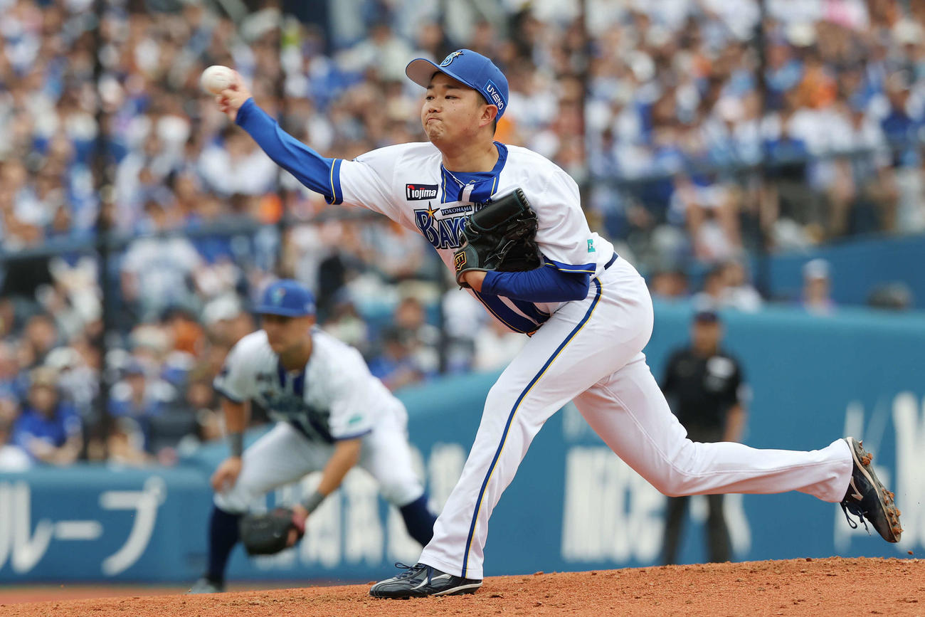 DeNA対巨人　DeNA2番手の石田裕（撮影・宮地輝）