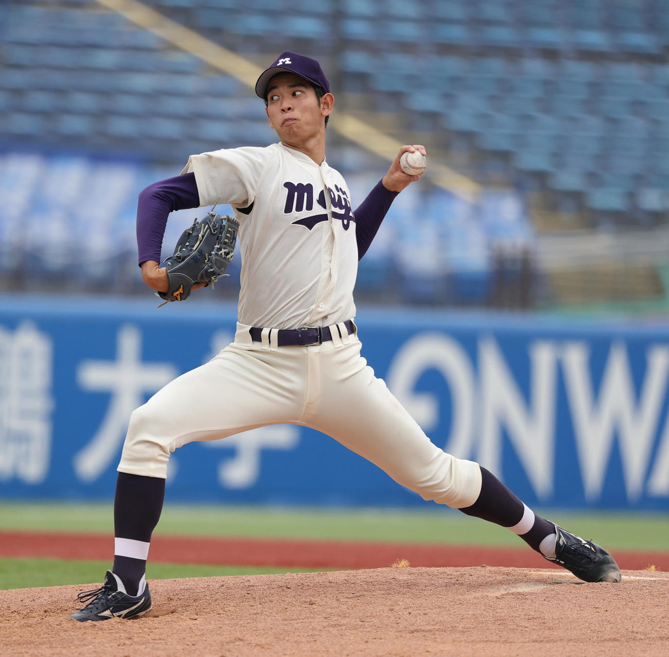 法大対明大　6回から登板した明大・久野（撮影・柴田隆二）