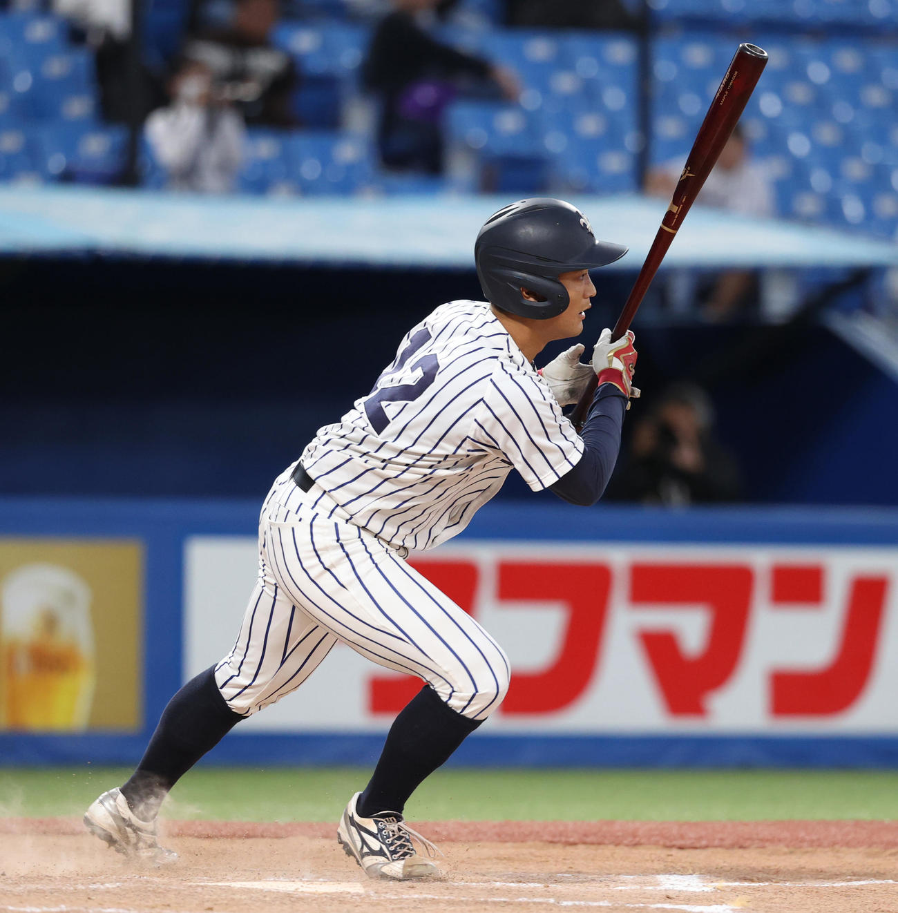 立大対東大　延長10回表立大2死二塁、代打・北田大は中前に適時打を放つ（撮影・柴田隆二）