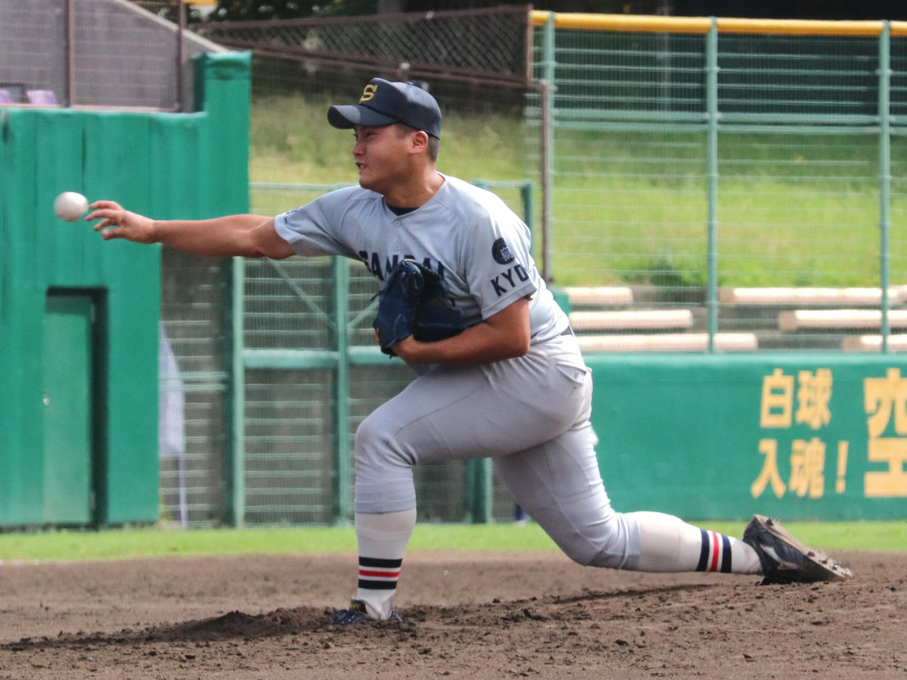 大商大対京産大3回戦　先発した、京産大の二宮（撮影・中島麗）