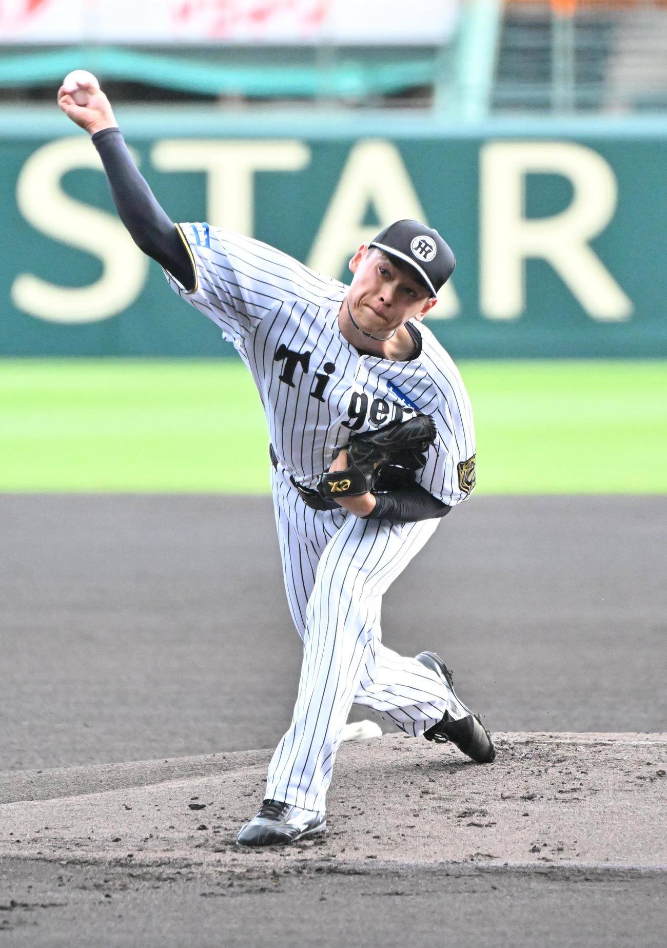 シート打撃で投球する早川（撮影・石井愛子）
