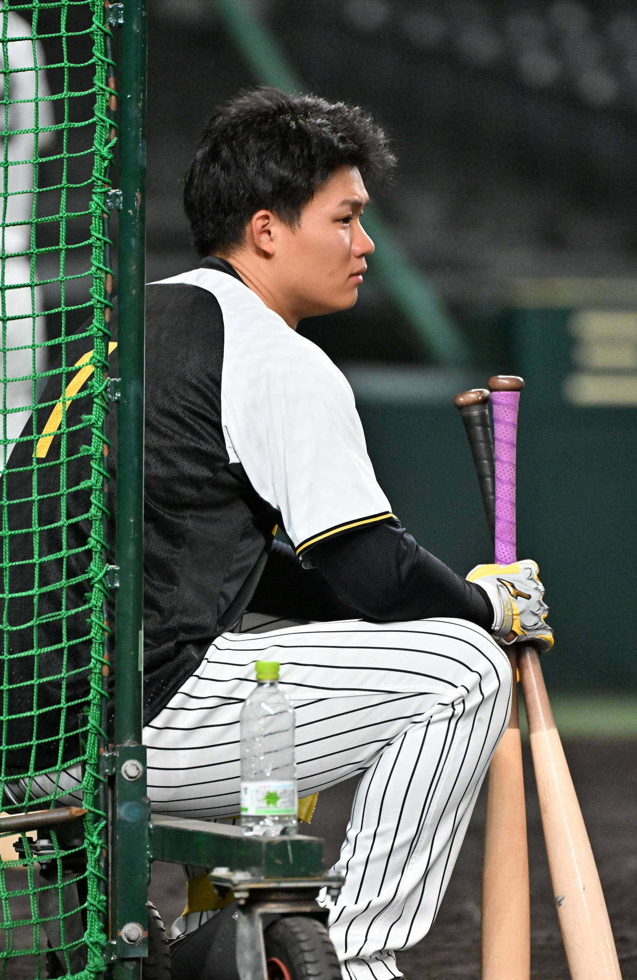 打撃練習の順番を待つ森下（撮影・石井愛子）
