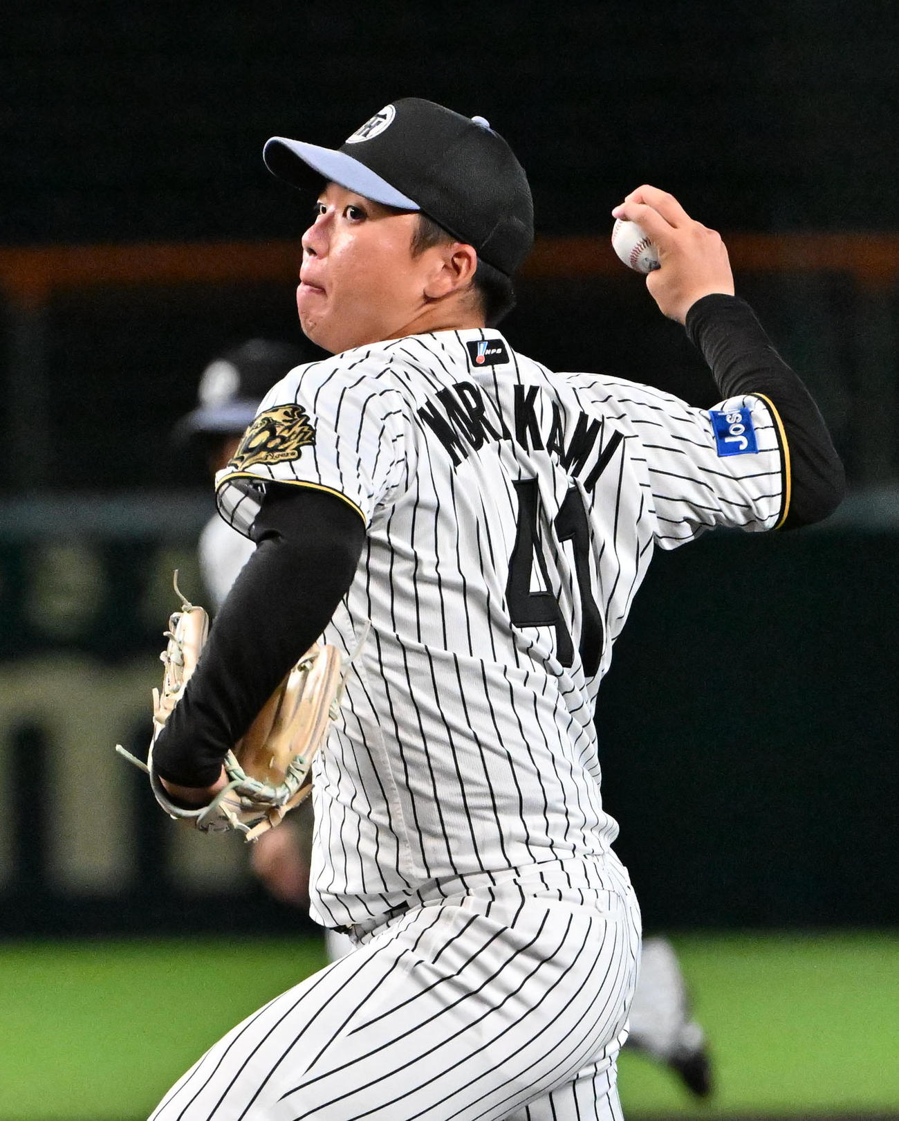 投内連携の練習をする村上（撮影・石井愛子）