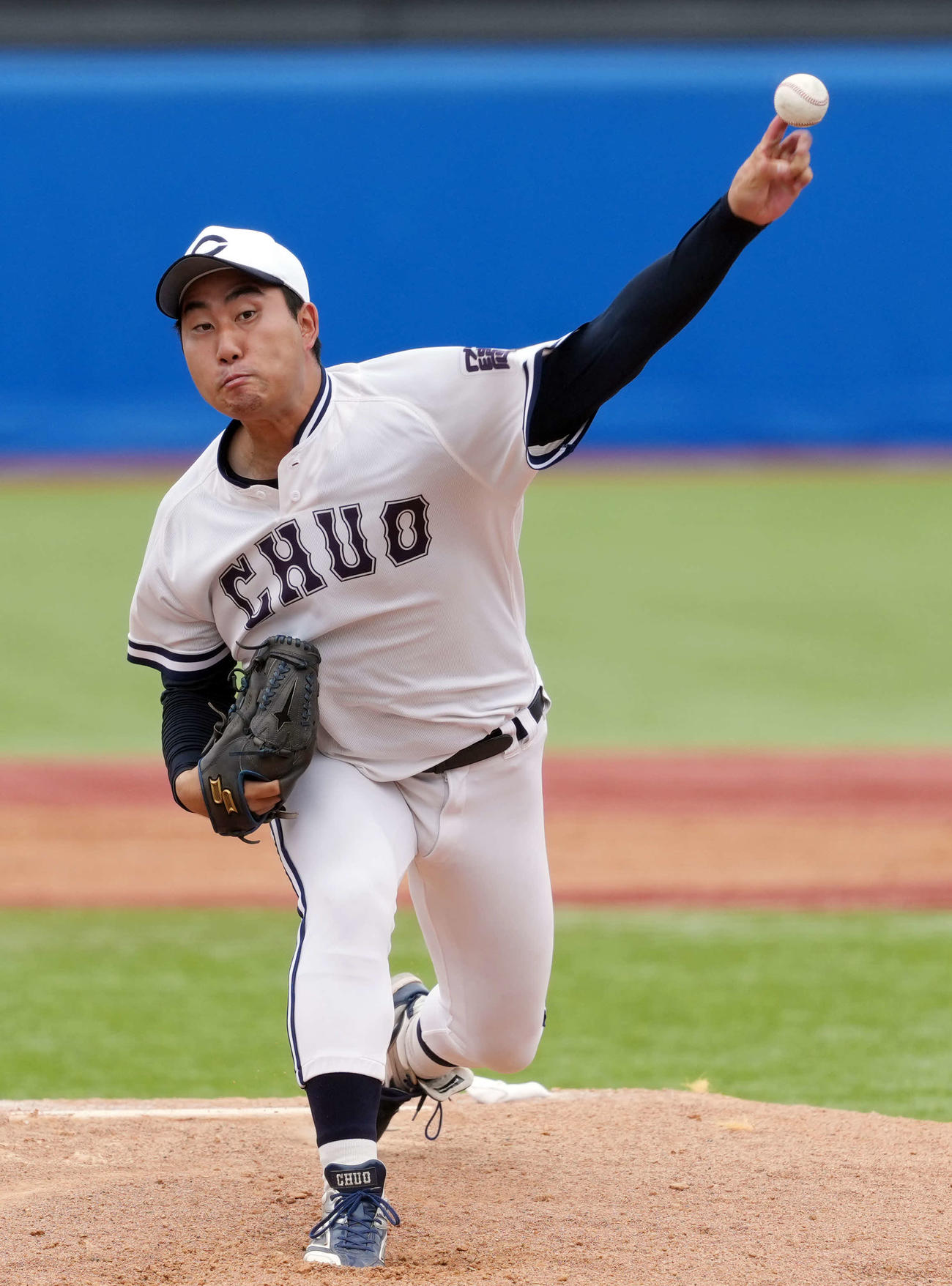 中大対駒大　先発の中大・岩城（撮影・小島史椰）
