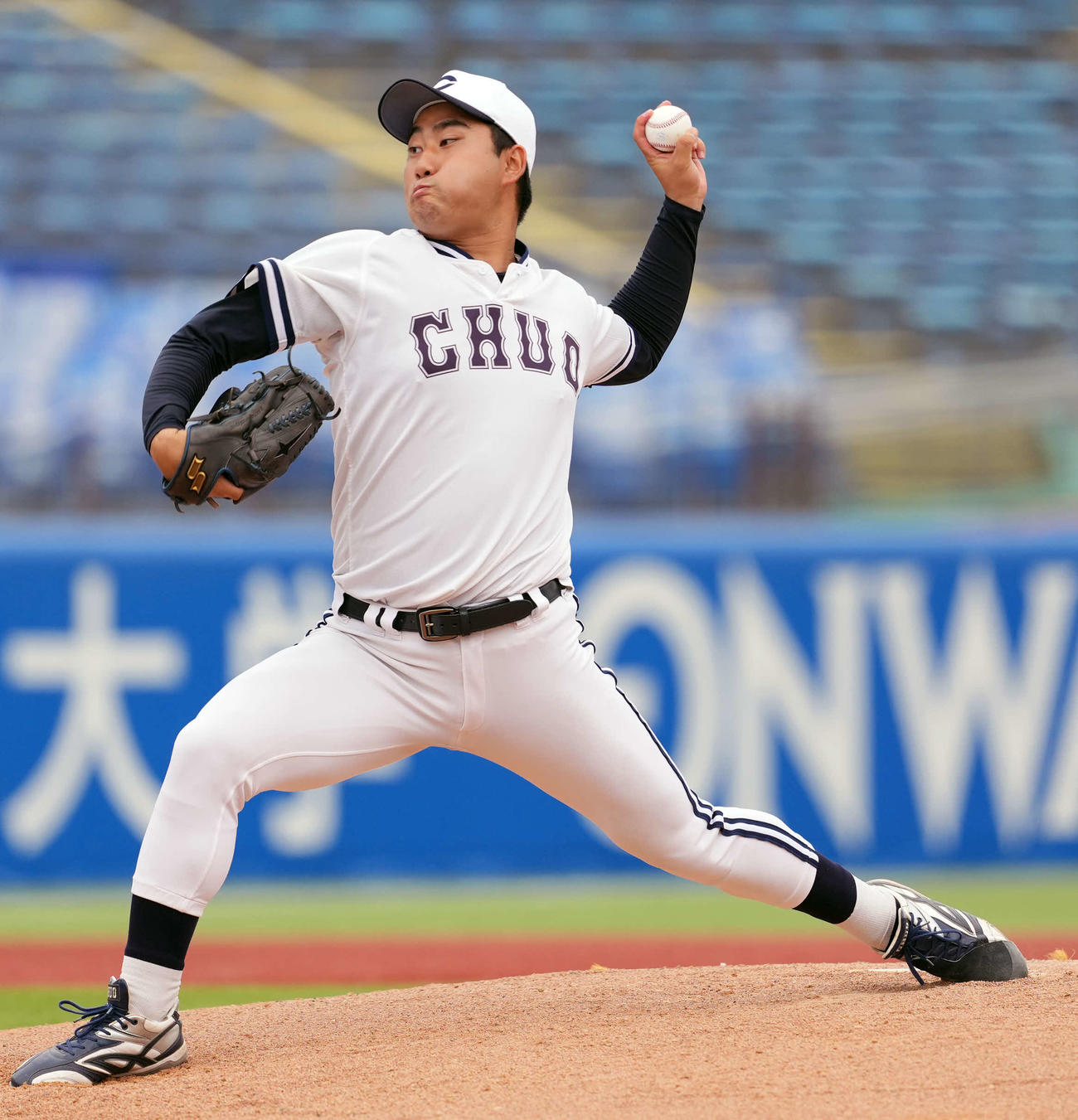 中大対駒大　先発の中大・岩城（撮影・小島史椰）