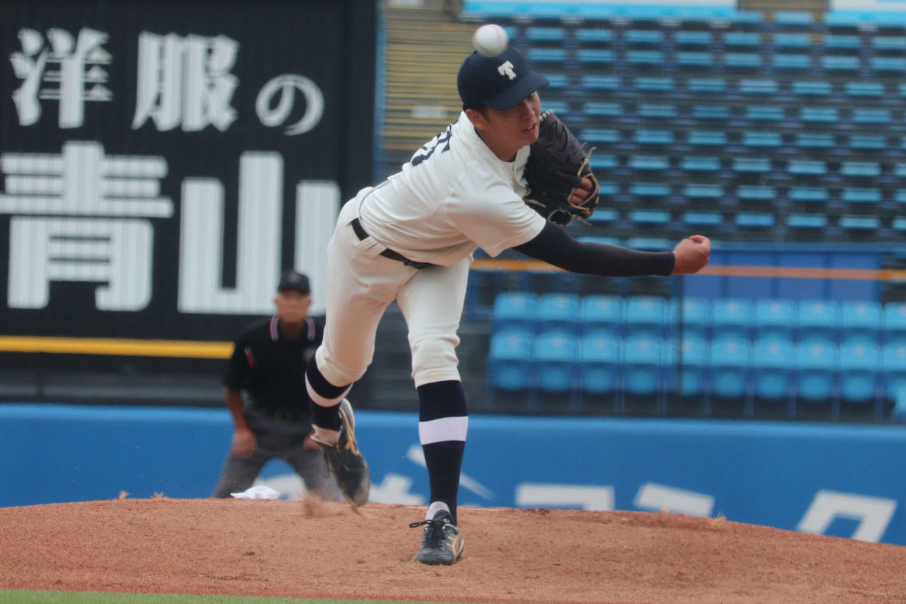 亜大対東洋大　東洋大、先発の石沢（撮影・保坂淑子）