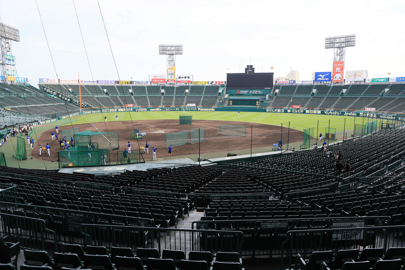 CSファイナルに向けて甲子園で練習するDeNAナイン（撮影・宮崎幸一）