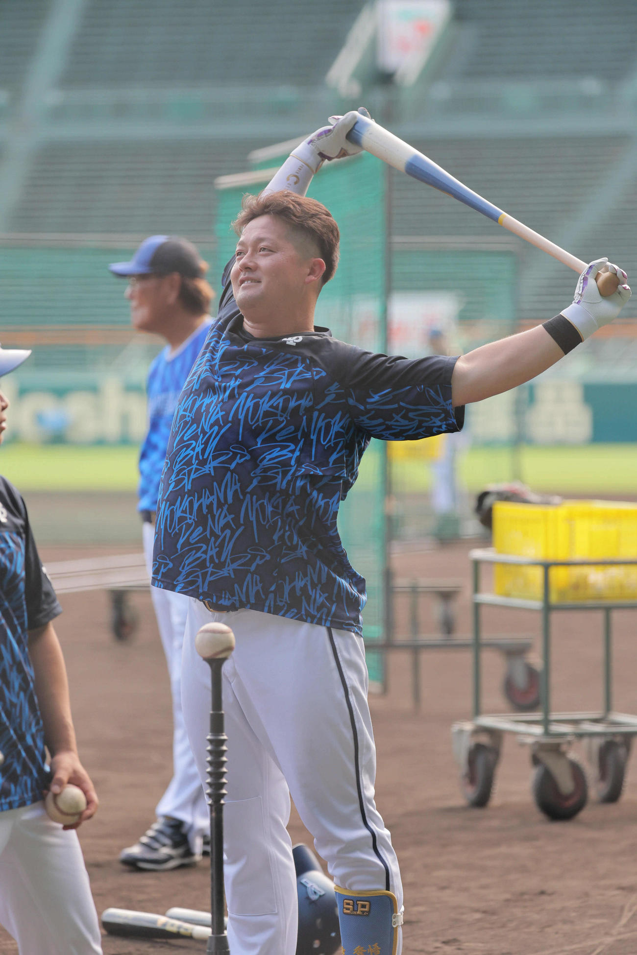 CSファイナルに向けて甲子園で練習するDeNA牧（撮影・宮崎幸一）