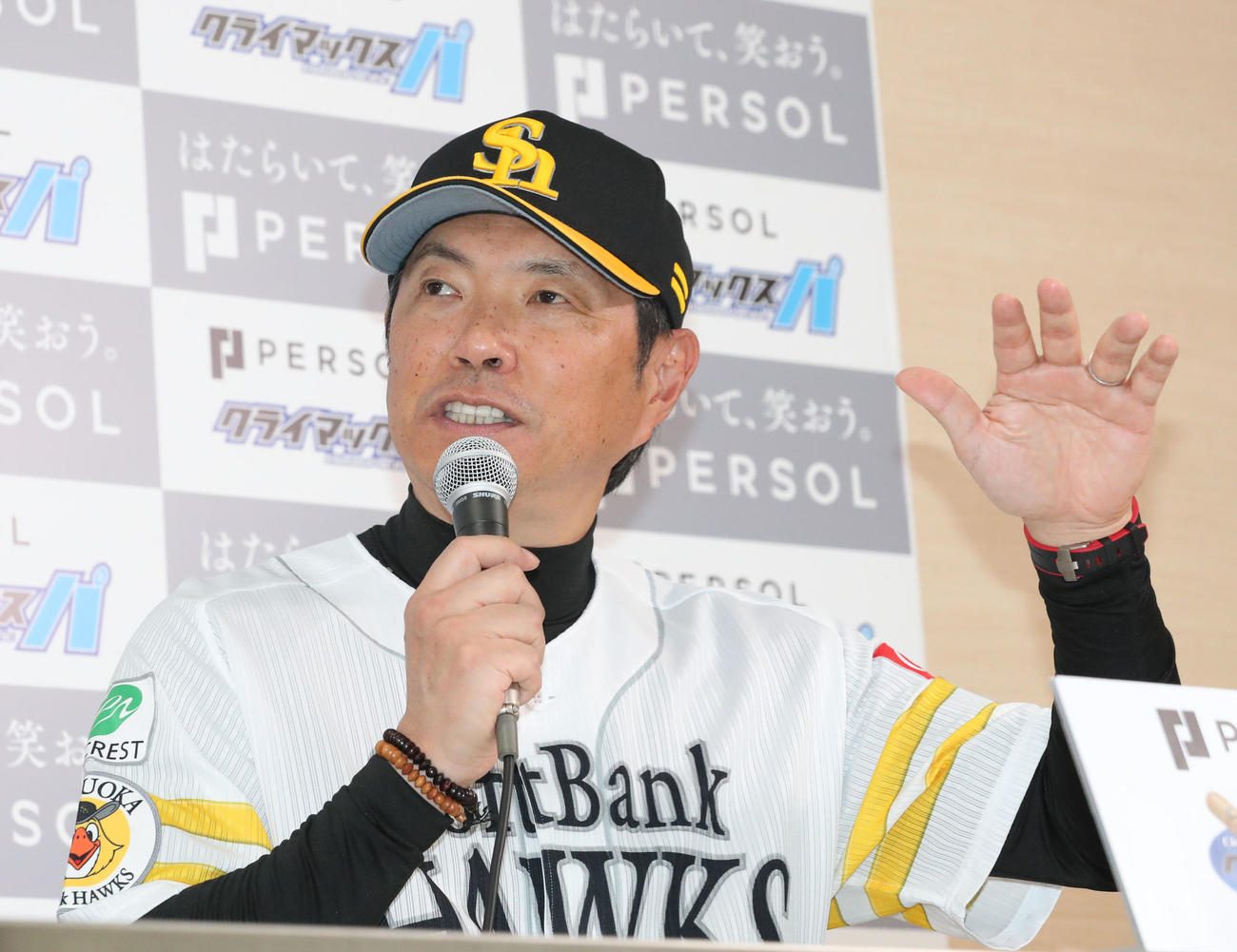 前日会見で話をするソフトバンク小久保監督（撮影・梅根麻紀）