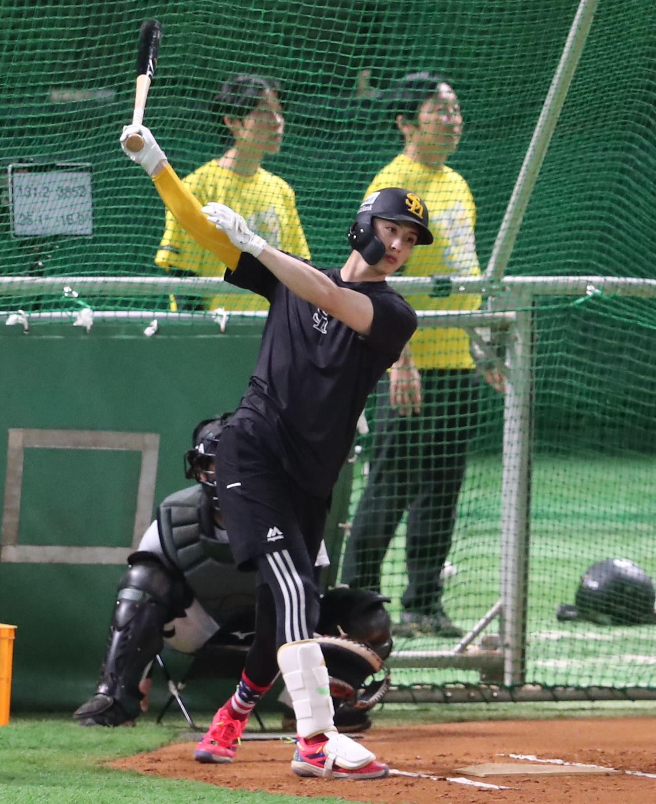 打撃練習を行うソフトバンク周東（撮影・梅根麻紀）