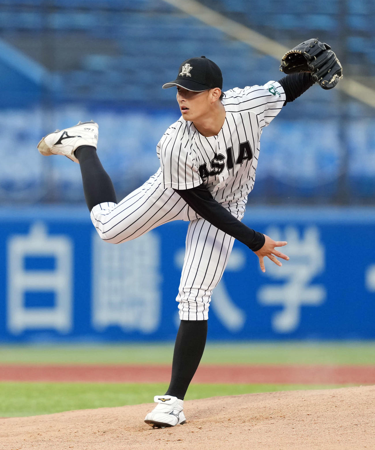 亜大対国学院大　先発の亜大・斉藤（撮影・小島史椰）