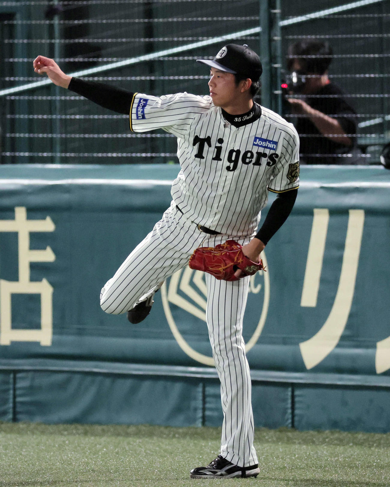 キャッチボールに励む阪神才木（撮影・宮崎幸一）